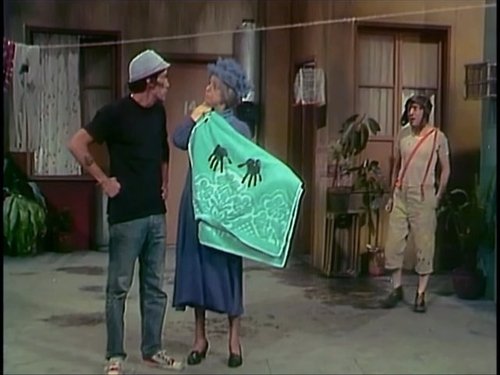 Tratando de bañar al Chavo