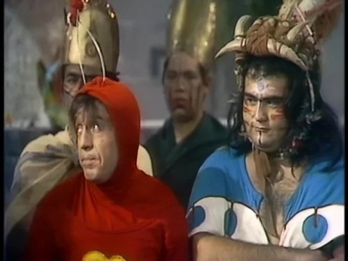 Martillazo en el totem / En exámenes / La tribu