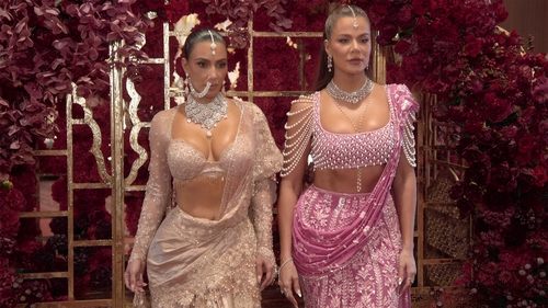 Kim y Khloé en India