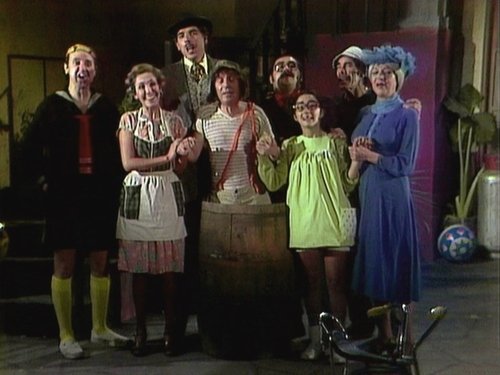 Jugando a ping pong y el desayuno del Chavo