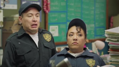 ¿ Y si nos hacemos policías?