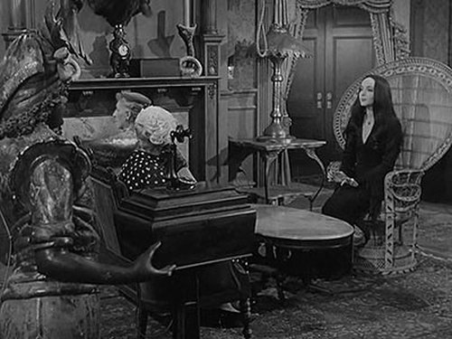 Morticia se une a la Liga de Damas